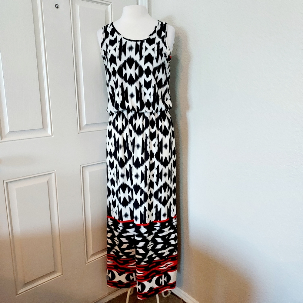 ⭐️5/$20 Magic Black & White Tribal Maxi Dresss Size Medium